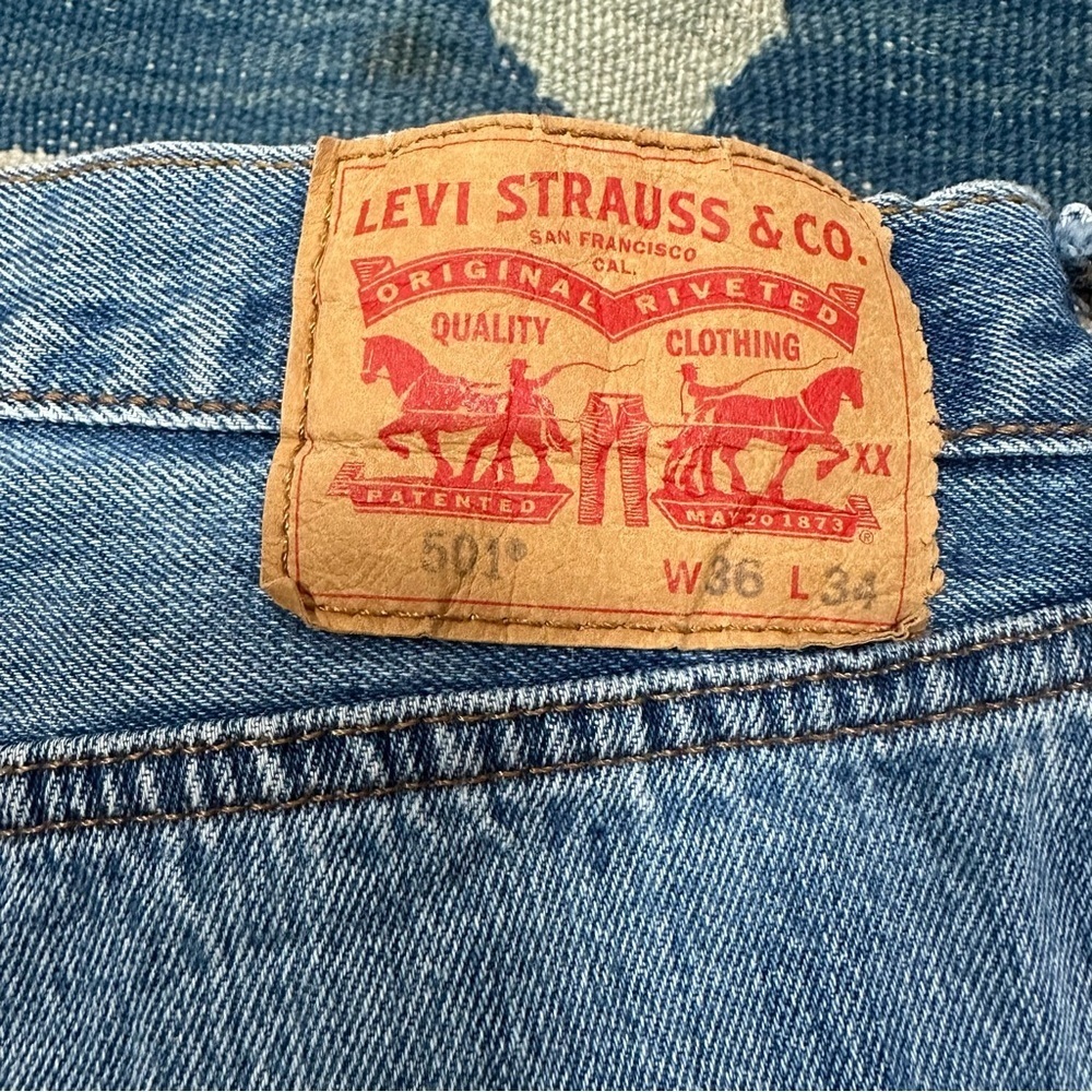 Y2K Vintage Levi's 501 Jeans Straight Fit Medium Wash 36w 34l Skater Baggy - Picture 11 of 16
